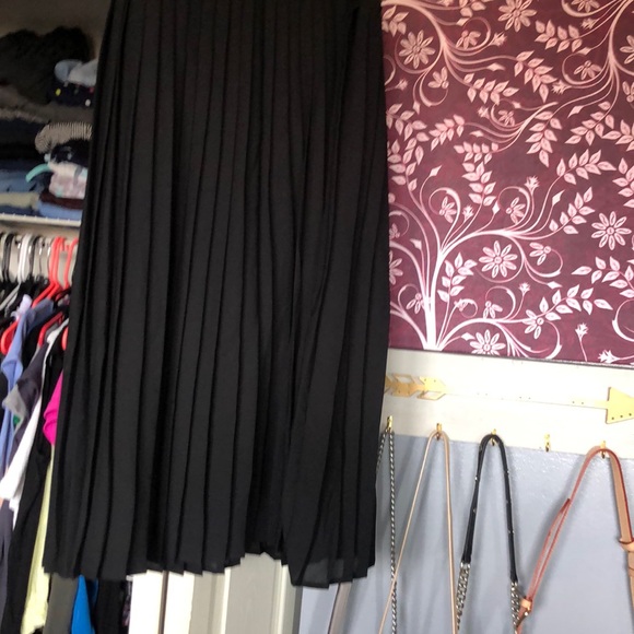 PLEATED SKIRT - Picture 3 of 3